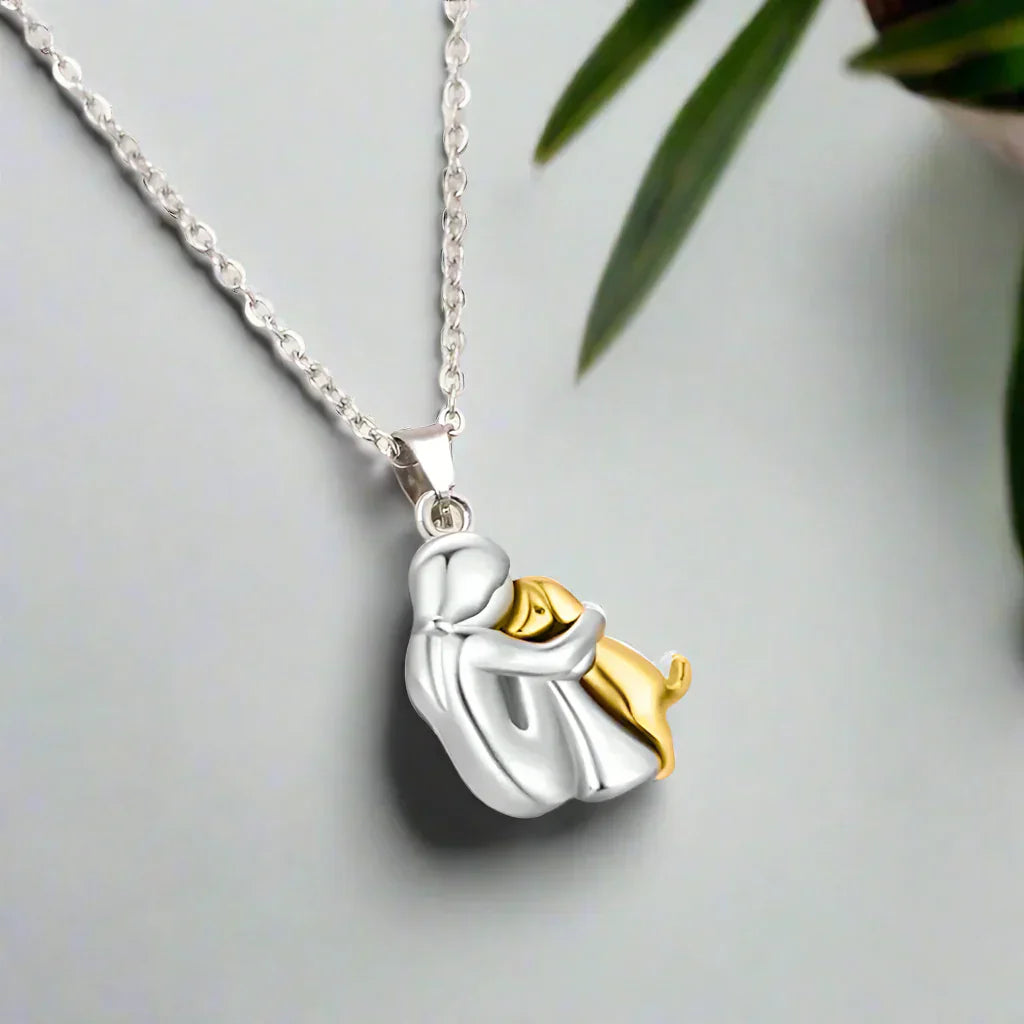 Ily – Hug Pendant Necklace