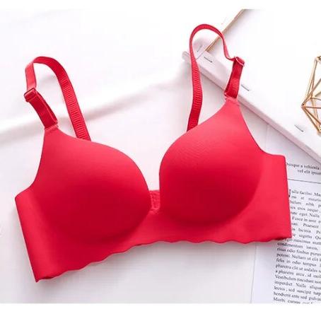 Lifting bra for discreet, natural curves